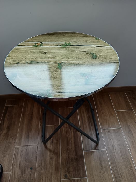 Кръгла сгъваема маса