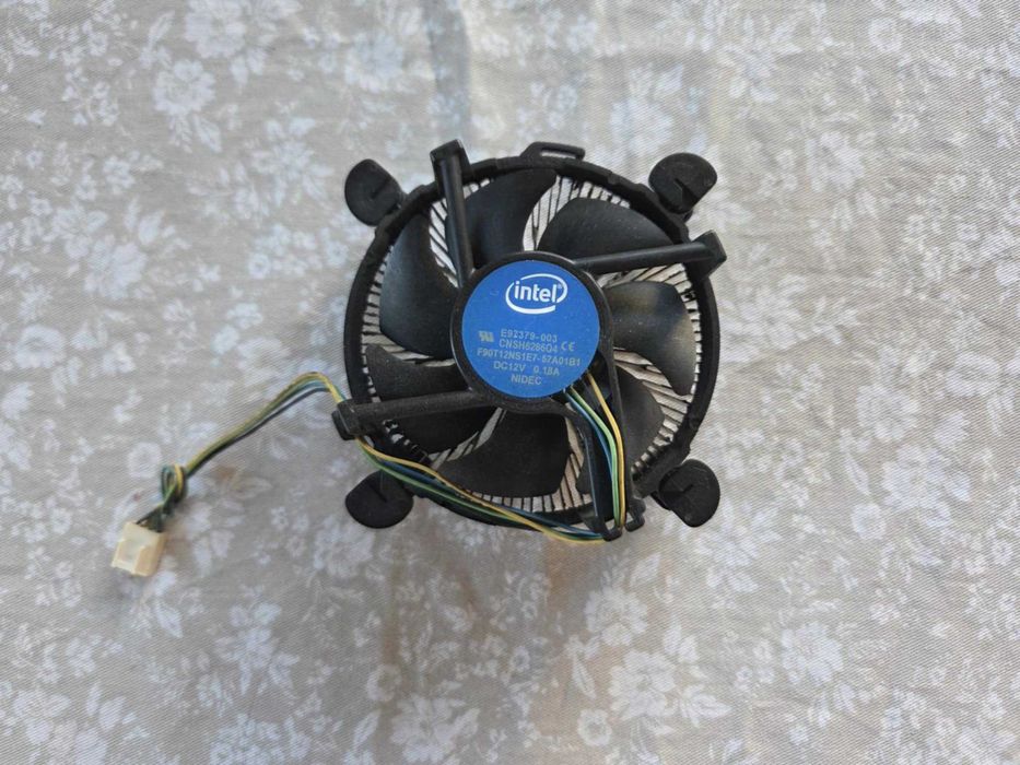 Intel E97379-003 стоково охлаждане