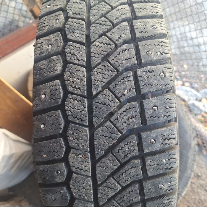 Резина зимняя, шипованная.
