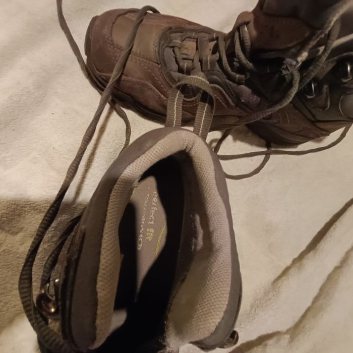 Ghete Salomon de piele