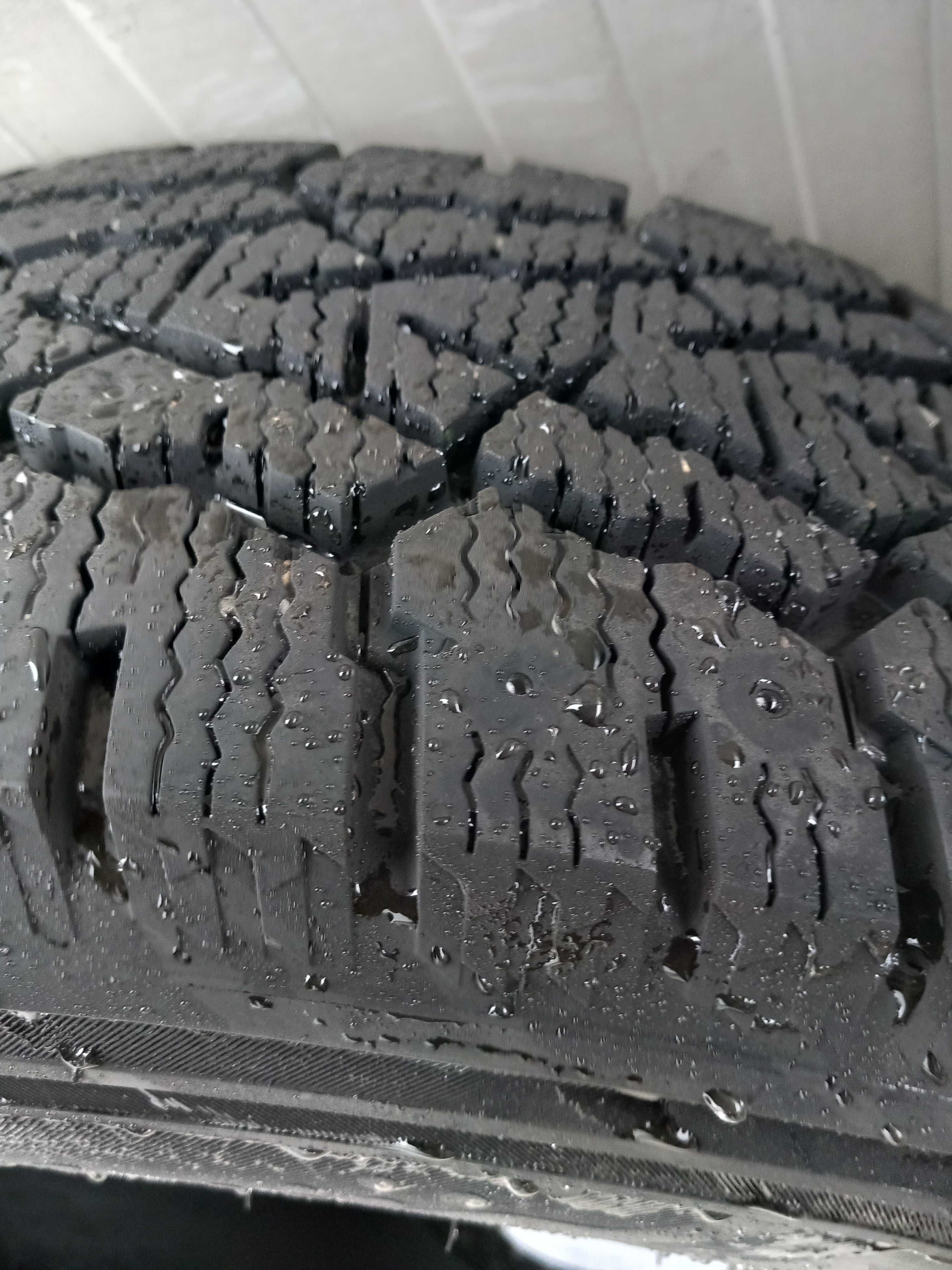 215/70 R15 C Kumho