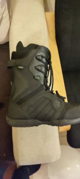 Сноуборд обувки и автомати и дъска може бартер за ски обувки