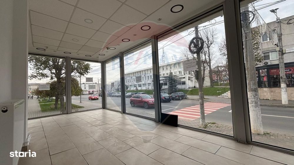Spațiu comercial de închiriat vis-a-vis de Primaria Mangalia-87mp