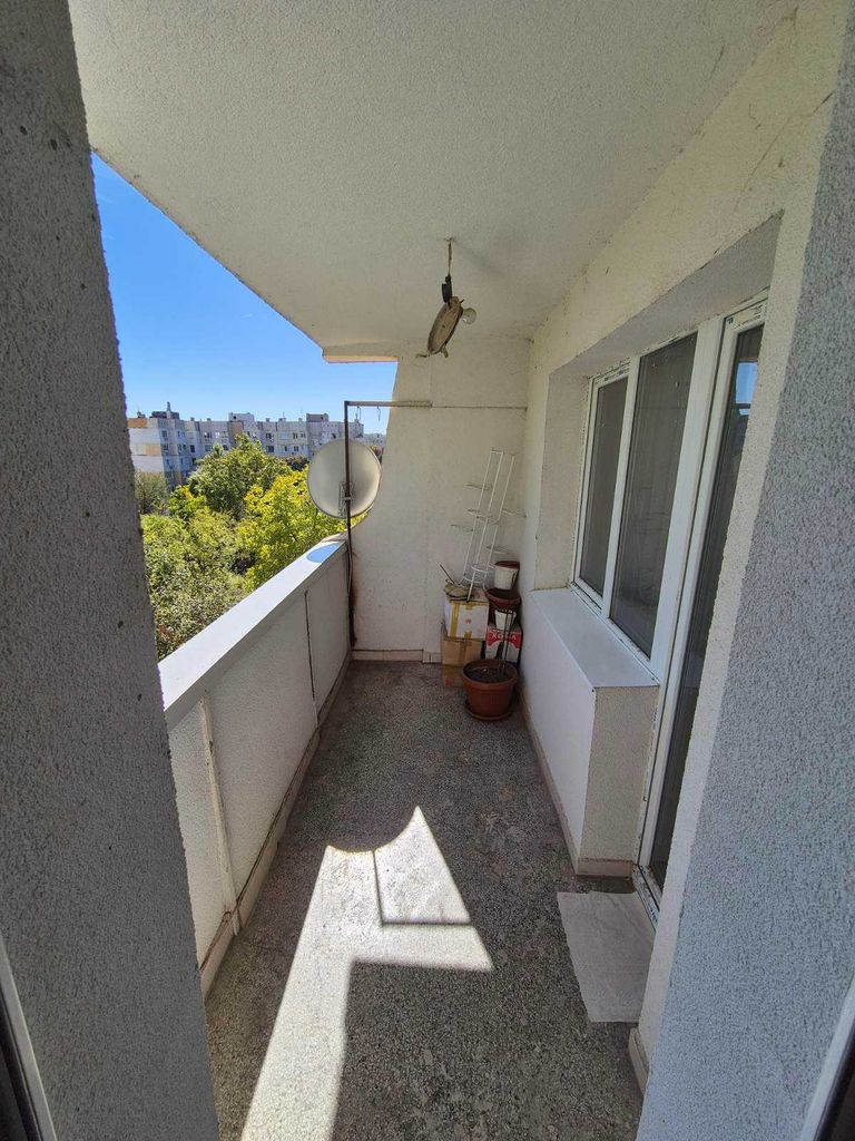 Продава се Четиристаен апартамент в Плевен, Дружба 2 - 85 кв.м за 989 €/кв.м - Снимка #13