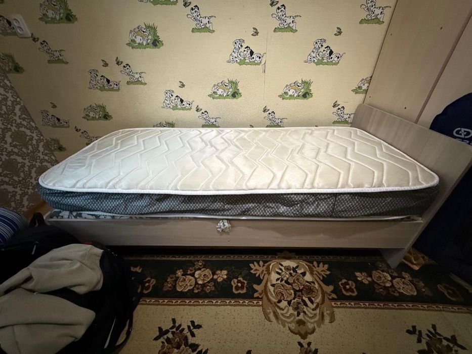 кровать для спальни с ортопедическим матрасом  их два