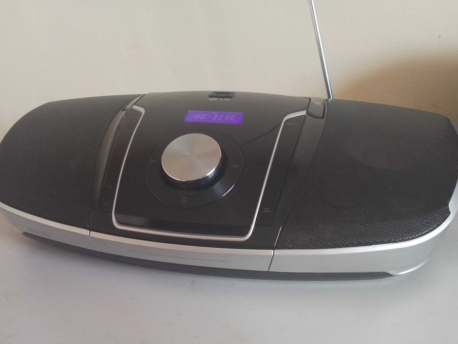 Стильная портативная магнитола LG