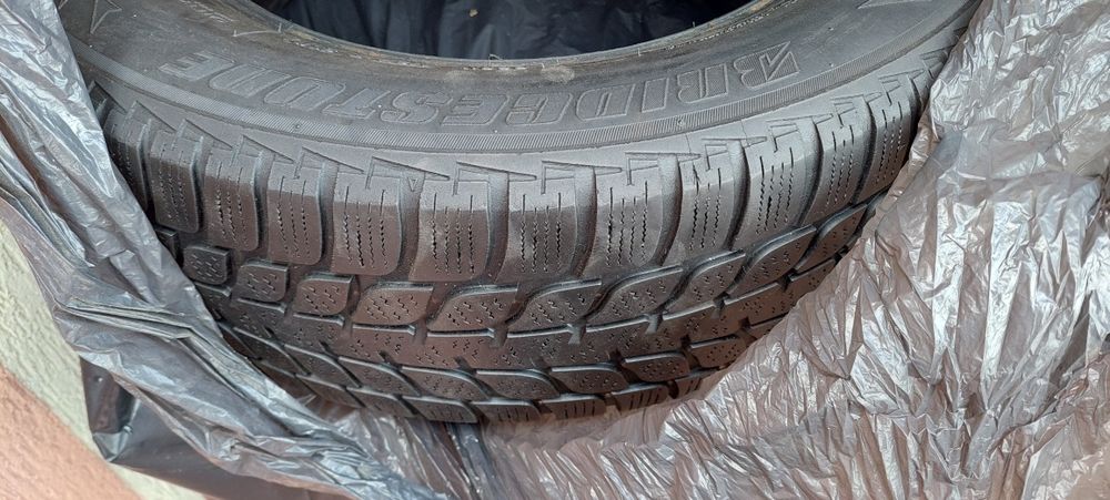 Anvelope vara 215/65R16C si  iarna 195/65/15