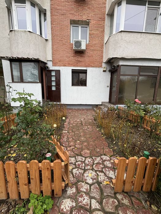 INCHIRIEZ apartament/spatiu comercial cu 3 camere in Focsani