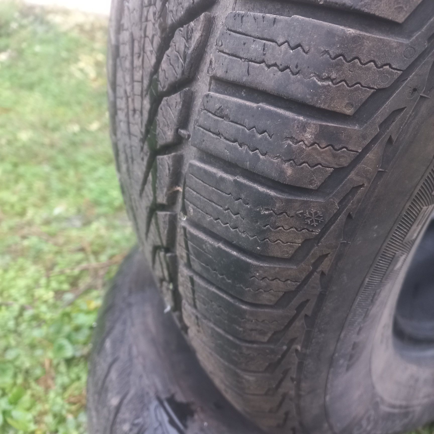 2.броя гуми 235/65 R17