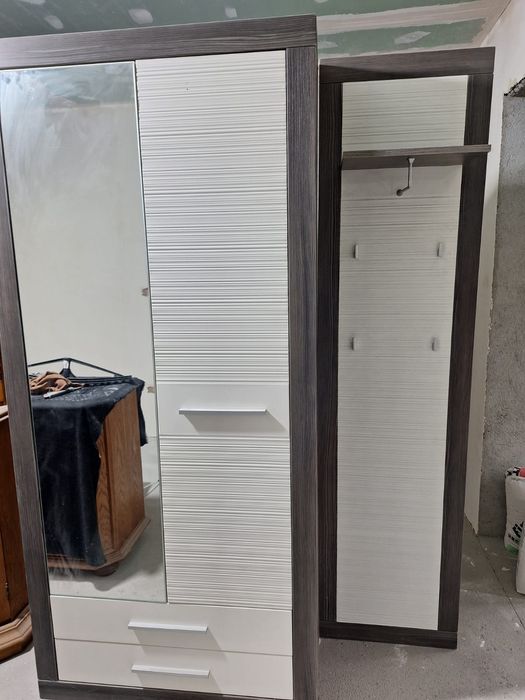 Cuier cu dulap adus din Austria