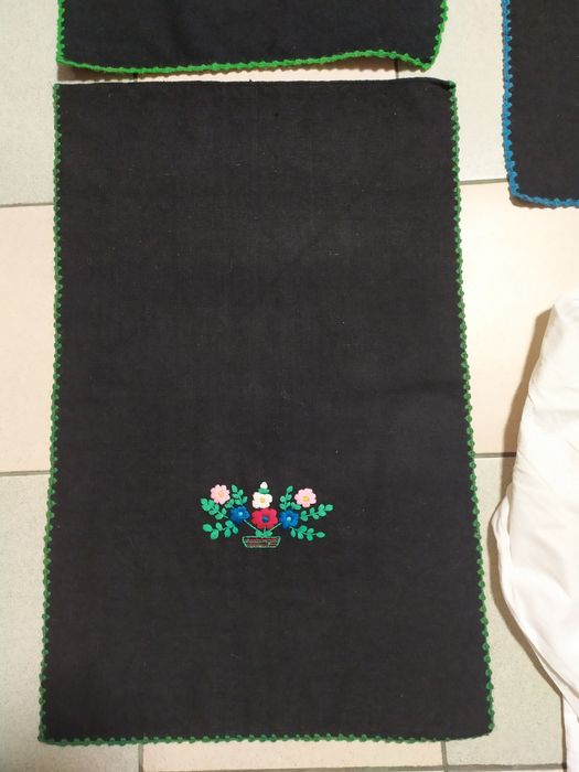 Стари вълнени престилки от скрина на баба. 15 лв. бройката.