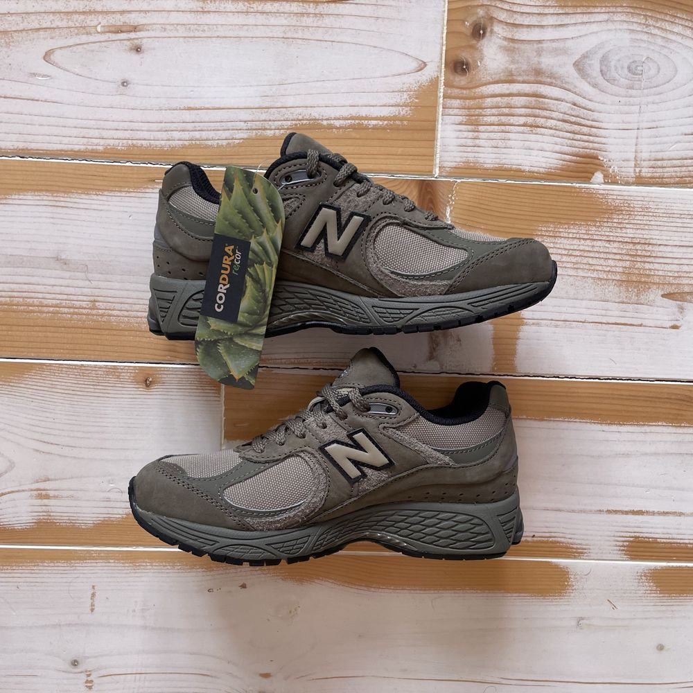 New Balance 2002r