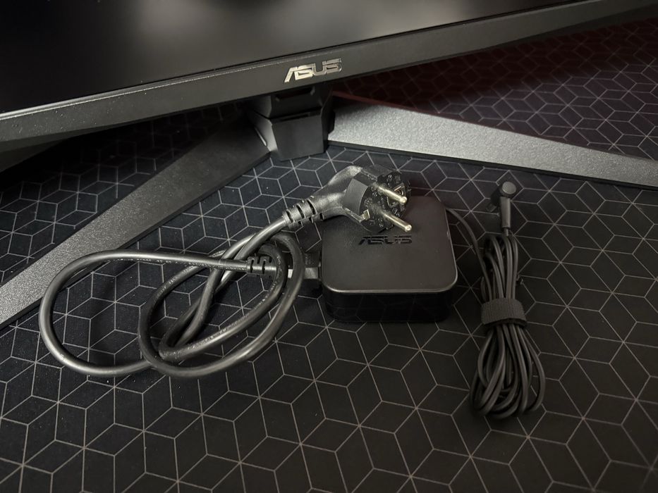 Monitor Gaming LED IPS ASUS TUF 27", 144Hz, 1ms, 1440p