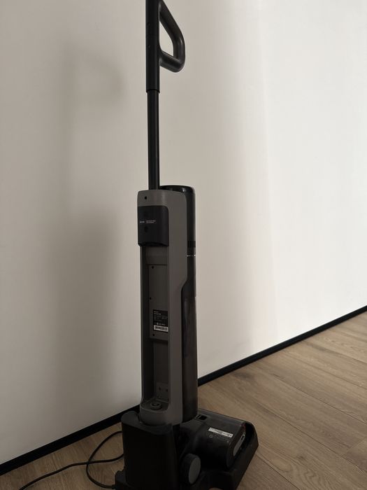 Вертикальный пылесос Dreame на запчасти