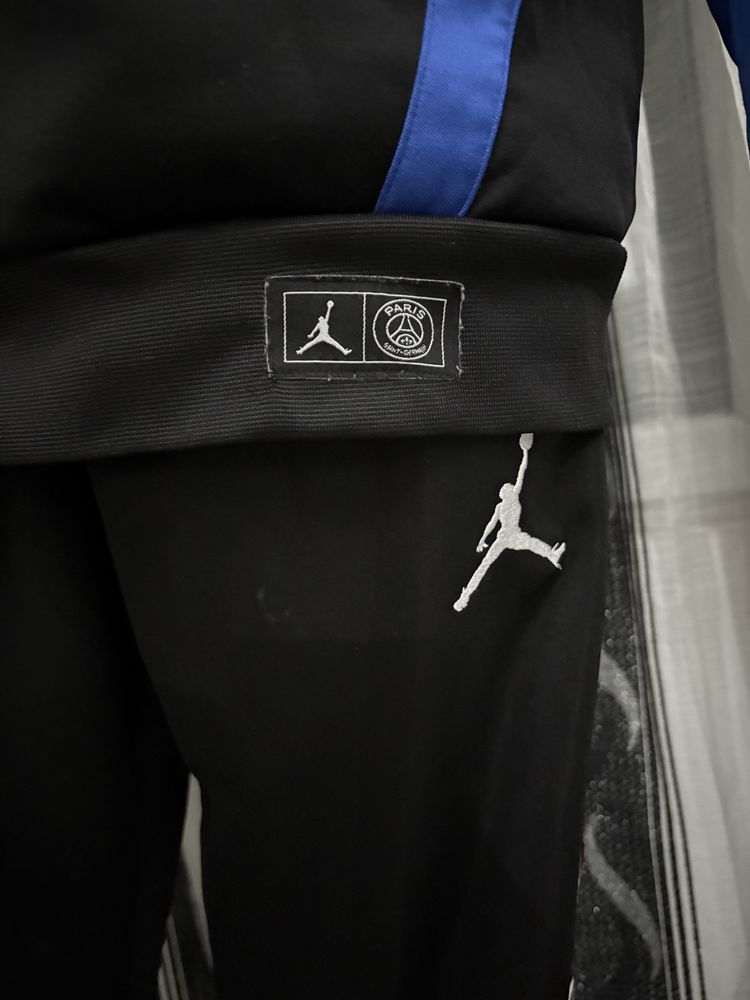Jordan x PSG & Nike x Barcelona анцузи