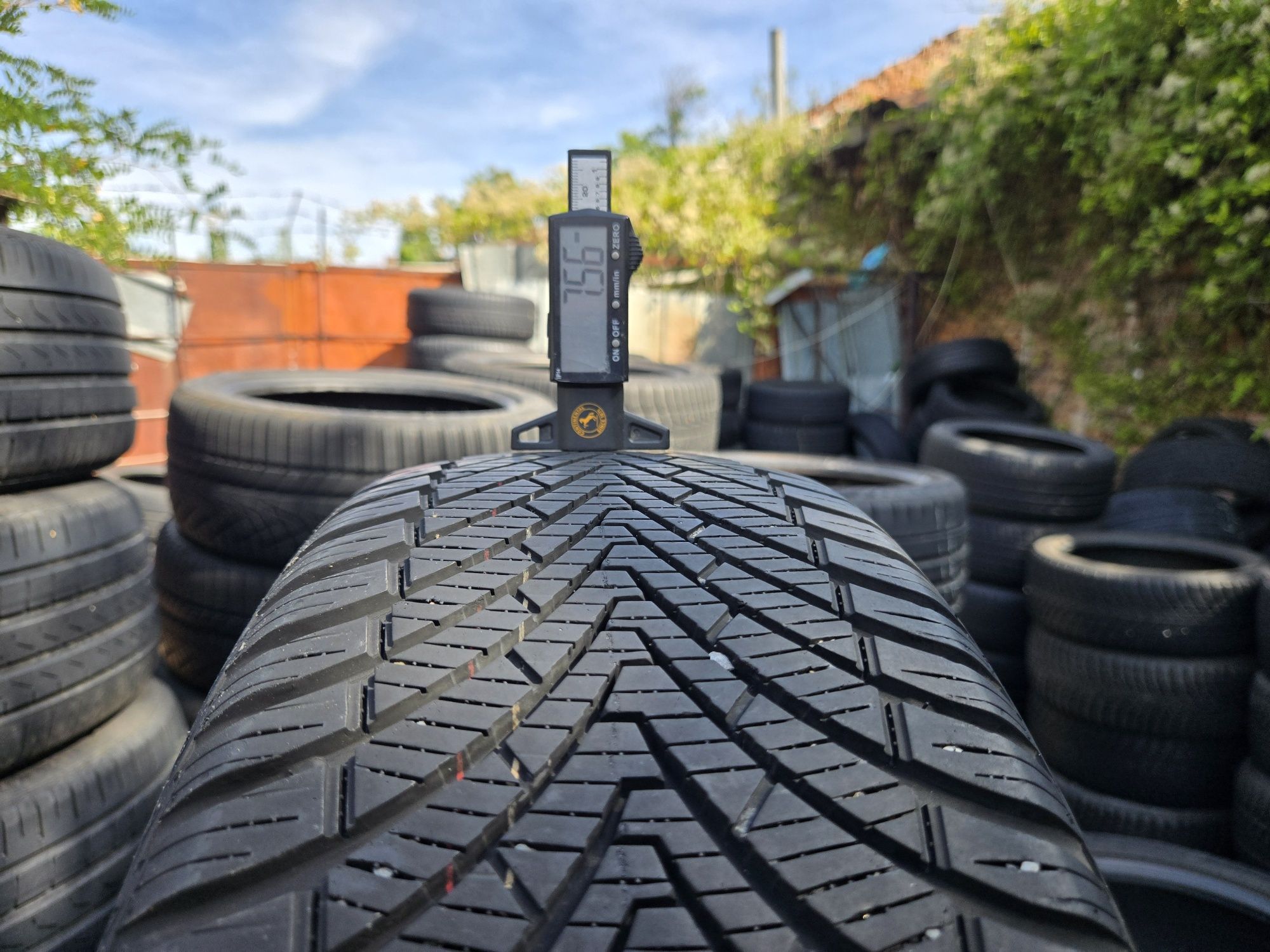 2бр. 205 55 16 Kumho всесезонни.