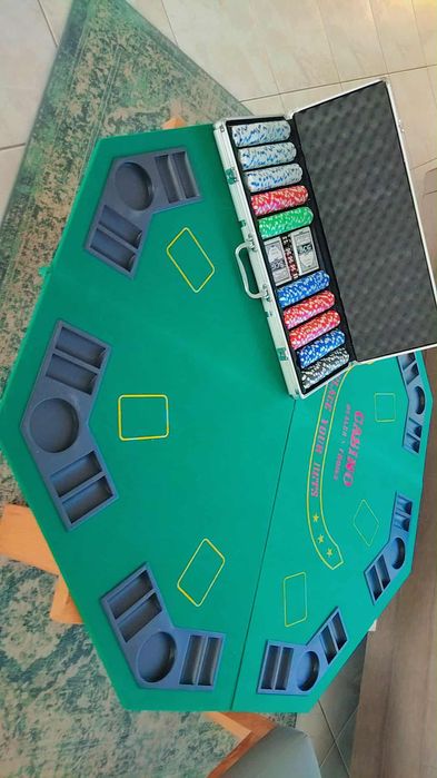 Чипове За покер с маса