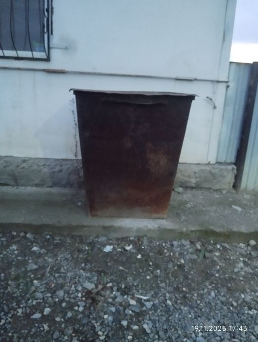 Мусорный бак Продам