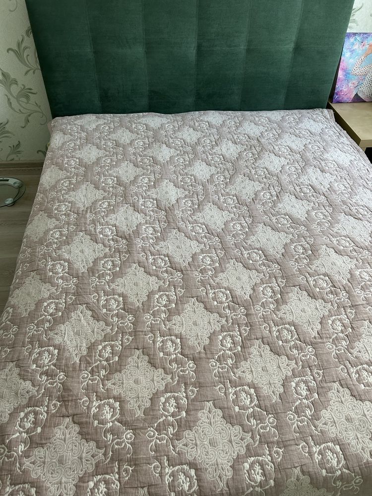 Продам кровать двухспальную