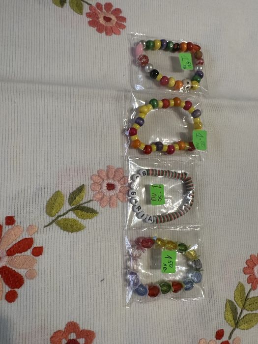 Ръчно изработени гривни