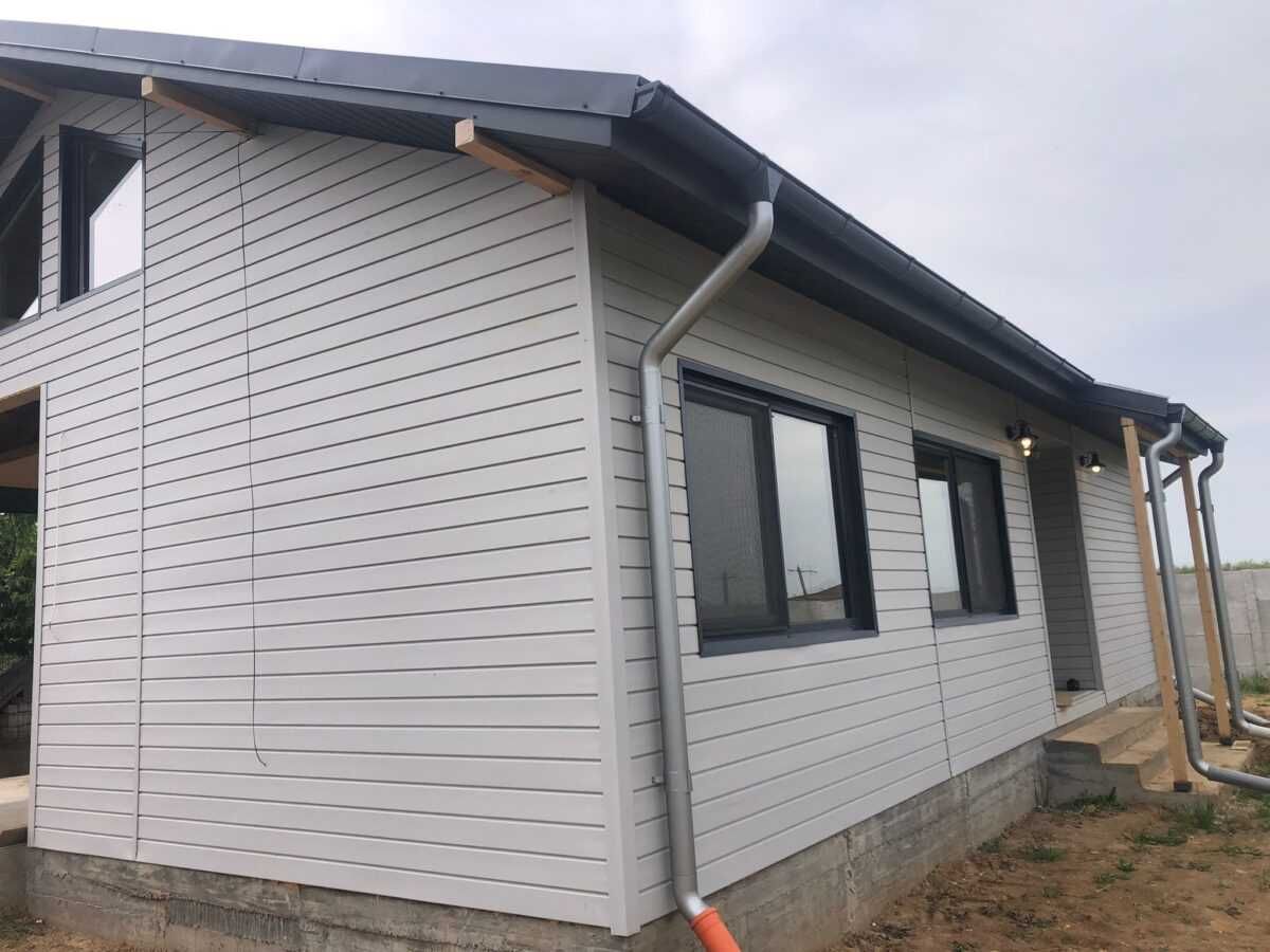 Casa modulara și garaje auto din structura metalica si panou sandwich