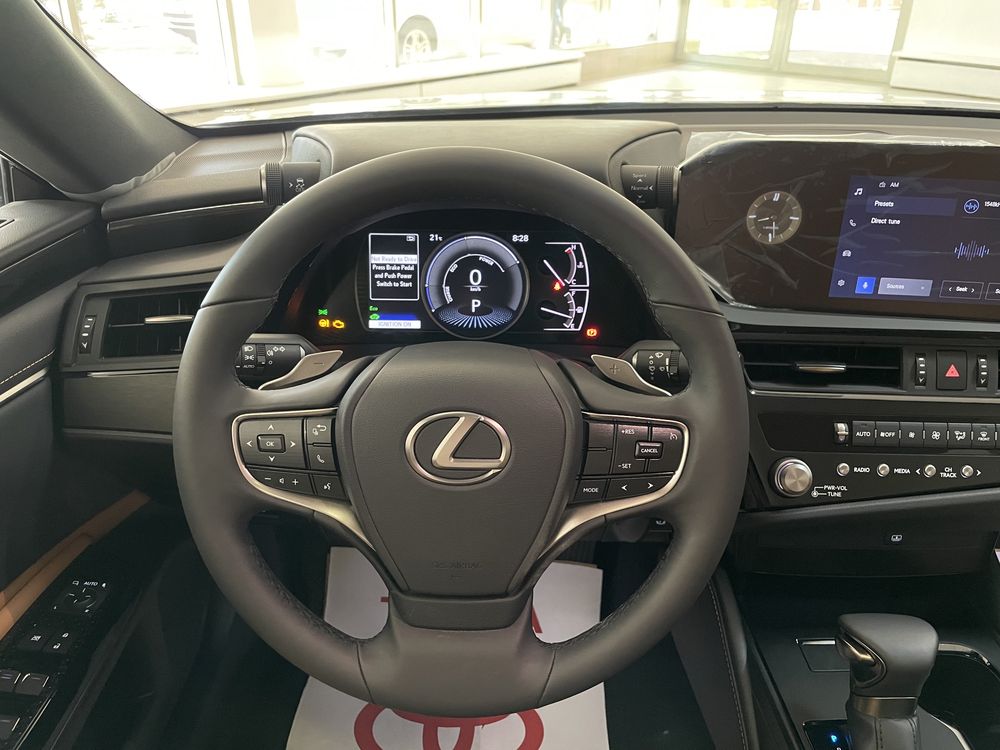 Lexus ES 300 Hybrid 2024