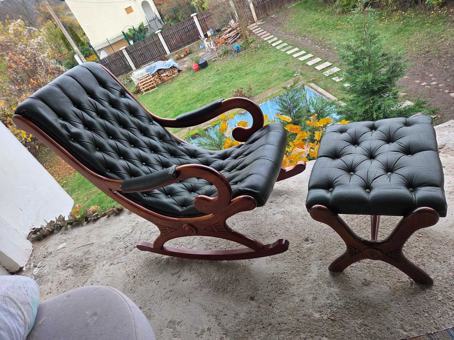 Красив люлеещ стол честърфийлд с табуретка !