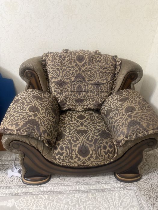 Диван и два кресла для дома б/у