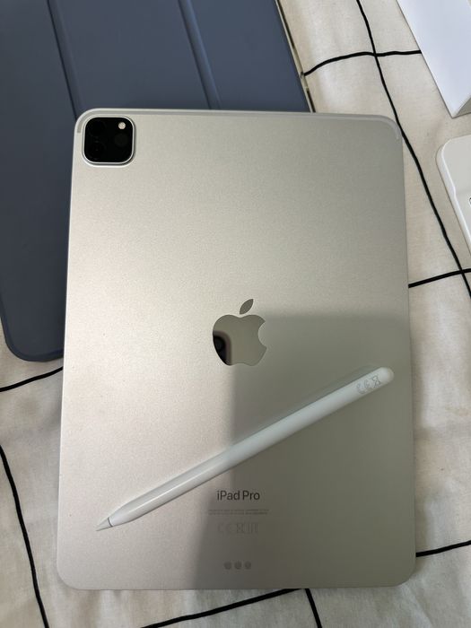 Ipad Pro 11” + Apple Pencil 2 + кейс и клавиатура -като нов, с гаранци