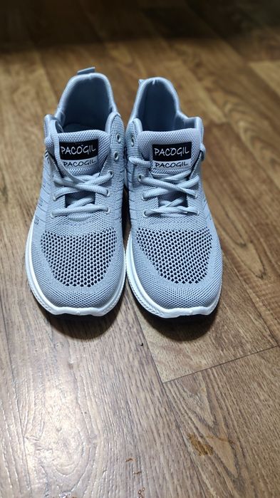 Продам новые кроссовки