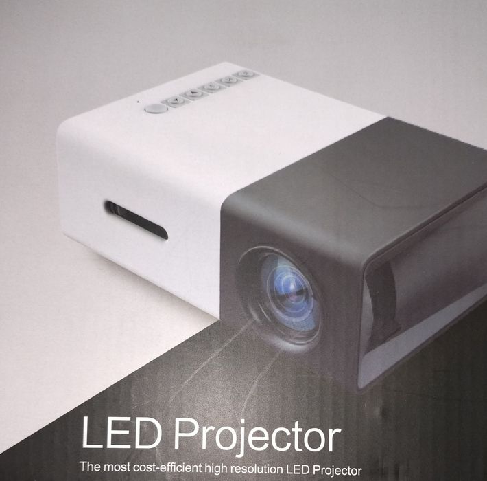 ,LED проектор и екран 72 инча