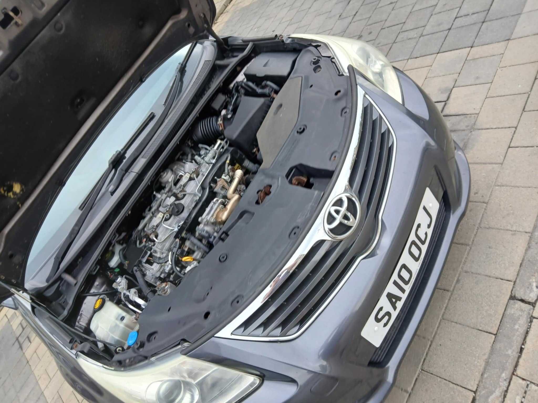Продавам Toyota Avensis