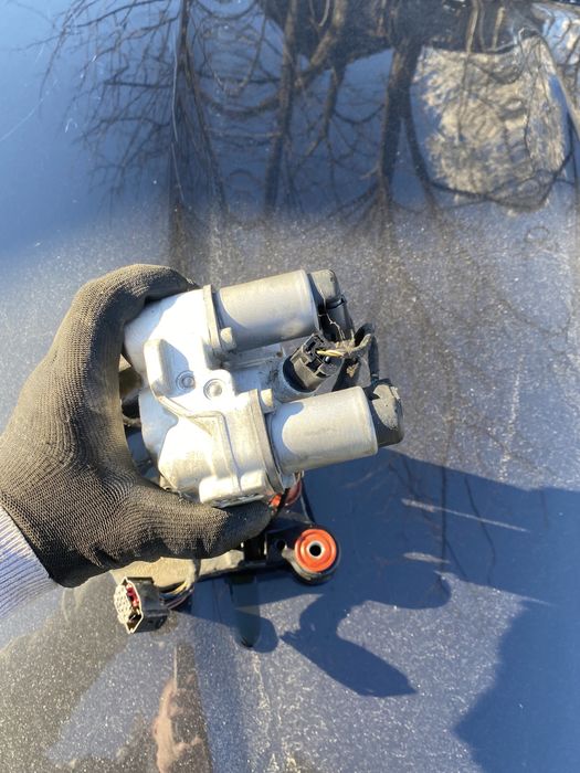 Bloc valve dynamic drive pompa suspensie BMW F07 F10 F11 F06 F01 F02