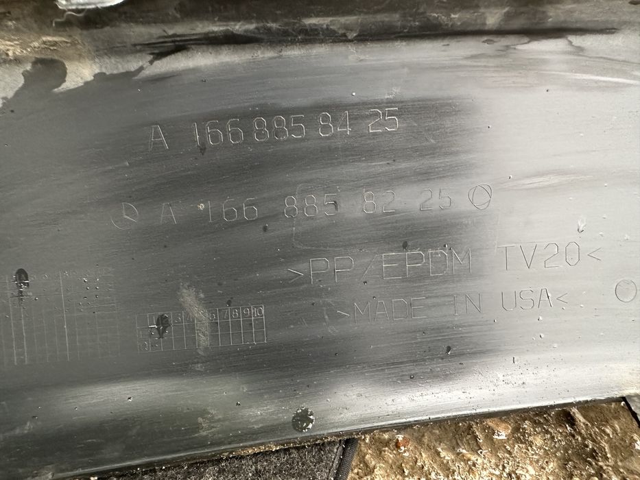 Spoiler inferior bară spate mercedes gle.w166.cod:a1668858425.