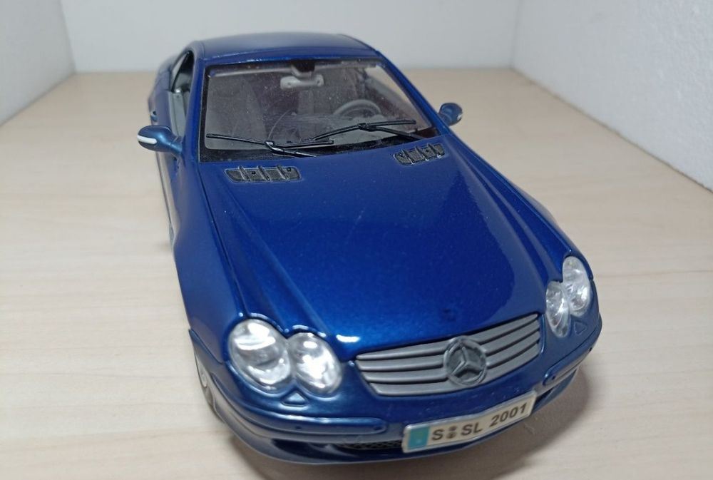 Mercedes Benz sl class 
Scara 1:18
Producător maisto 
Material metal+p