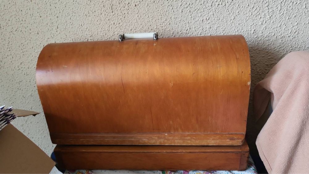 Mașină de cusut SIMB vintage – funcțională