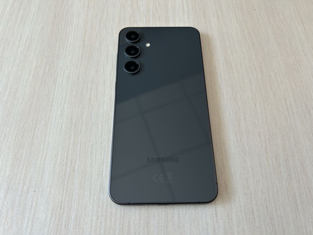 Продавам Samsung Galaxy S24 FE 128/8GB