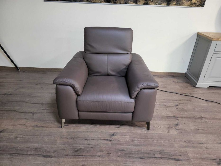 Кафяв кожен фотьойл с ел релакс механизъм и подгряваща функция