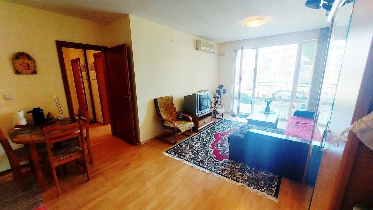 Продава се Двустаен апартамент в к.к. Елените - 64 кв.м за 907 €/кв.м - Снимка #1