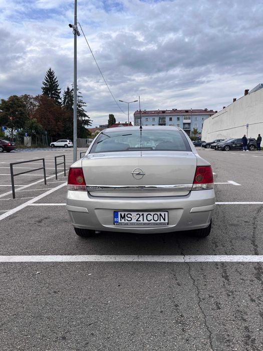 Opel Astra H sedan 2008 1.6 benzina UNIC PROPRIETAR