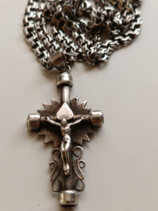 Цепочка с крестиком и браслет