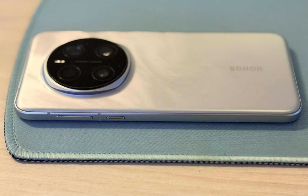 Нов Honor Magic 7 Pro с 3 г. гаранция от Yettel + 8 кейса подарък