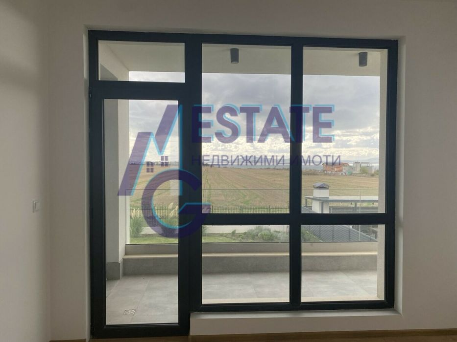 Модерна двуетажна къща в гр. Поморие. РЗП - 196 кв.м. Двор 650 кв.м.