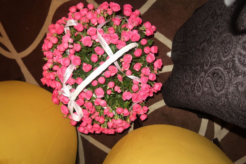 Цветы свежие кустовые розы