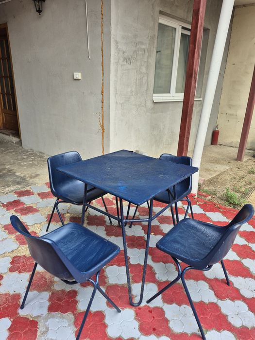 Masă din fier cu 4 scaune
