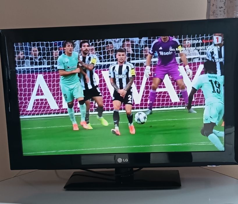 Vând televizor LG cu diagonala de 80 cm.  Preț 300 lei negociabil