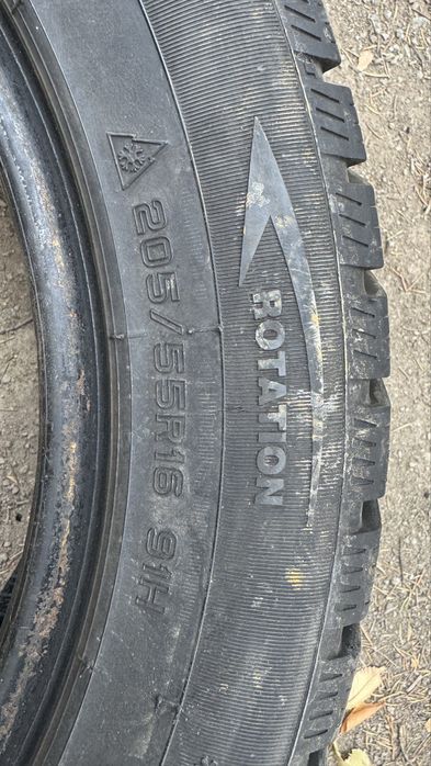 Продам шины шипованный