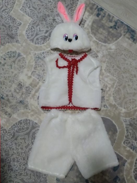 Продам красивый новогодний костюм, зайчик