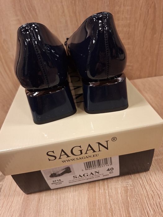 Тъмносини обувки от естествена кожа Sagan