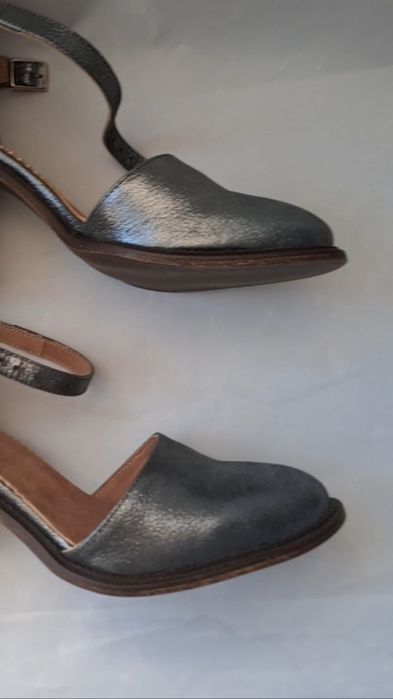 Pantofi noi gri metalizat Zara